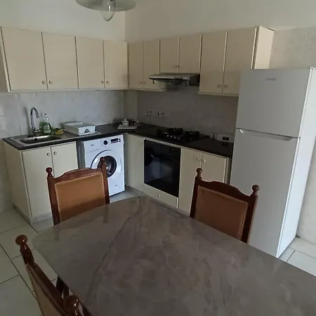 Emiliano 7 Apartament Larnaca